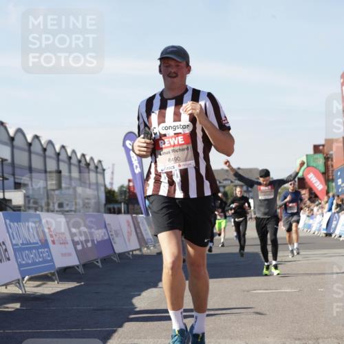 03.10.2025 - Köhlbrandbrückenlauf Jannik Wohlers http://msf.ph/oto/9110747 03.10.2025 13:00:29 Ziel 4163, 4172, 4275, 4299, 4622, 4850, 5664, 6236, 6373, 6490, 6707, 6714 meine-sportfotos.de
