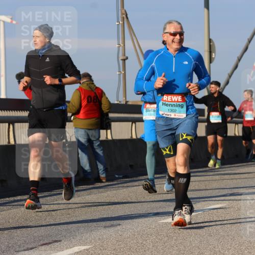 03.10.2025 - Köhlbrandbrückenlauf Strokosch-Dieckow http://msf.ph/oto/9110751 03.10.2025 09:42:55 Position 2 08, 1302, 1328 meine-sportfotos.de