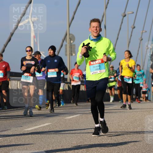 03.10.2025 - Köhlbrandbrückenlauf Strokosch-Dieckow http://msf.ph/oto/9110760 03.10.2025 09:42:58 Position 2 3804, 2767, 1406 meine-sportfotos.de