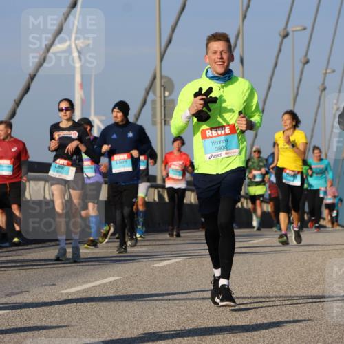 03.10.2025 - Köhlbrandbrückenlauf Strokosch-Dieckow http://msf.ph/oto/9110765 03.10.2025 09:42:58 Position 2 3804, 2767, 406 meine-sportfotos.de