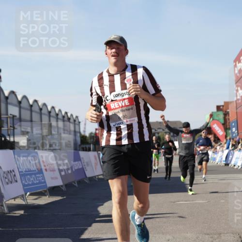 03.10.2025 - Köhlbrandbrückenlauf Jannik Wohlers http://msf.ph/oto/9110778 03.10.2025 13:00:29 Ziel 4163, 4172, 4275, 4299, 4622, 4850, 5664, 6236, 6373, 6490, 6707, 6714 meine-sportfotos.de