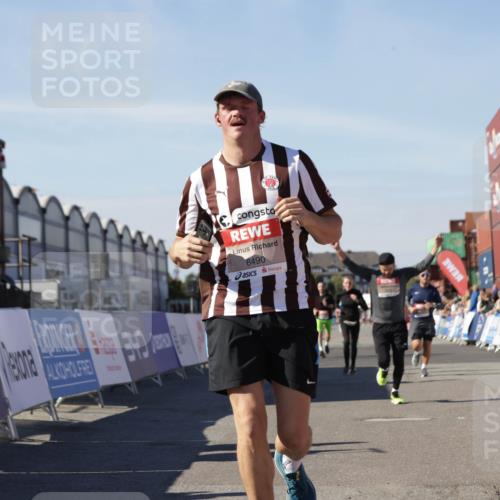 03.10.2025 - Köhlbrandbrückenlauf Jannik Wohlers http://msf.ph/oto/9110787 03.10.2025 13:00:29 Ziel 4163, 4172, 4275, 4299, 4622, 4850, 5664, 6236, 6373, 6490, 6707, 6714 meine-sportfotos.de