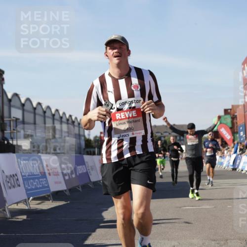 03.10.2025 - Köhlbrandbrückenlauf Jannik Wohlers http://msf.ph/oto/9110795 03.10.2025 13:00:29 Ziel 4163, 4172, 4275, 4299, 4622, 4850, 5664, 6236, 6373, 6490, 6707, 6714 meine-sportfotos.de