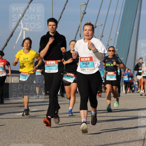 03.10.2025 - Köhlbrandbrückenlauf Strokosch-Dieckow http://msf.ph/oto/9110798 03.10.2025 09:43:03 Position 2 1582, 3333, 1767, 1242, 1944, 5, 1092 meine-sportfotos.de