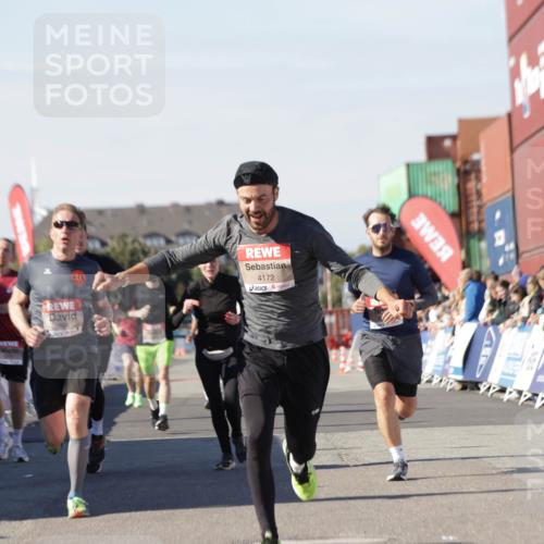 03.10.2025 - Köhlbrandbrückenlauf Jannik Wohlers http://msf.ph/oto/9110808 03.10.2025 13:00:30 Ziel 4016, 4163, 4172, 4275, 4299, 4622, 4850, 5664, 6373, 6490, 6707, 6714 meine-sportfotos.de