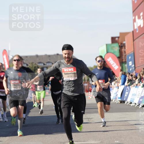03.10.2025 - Köhlbrandbrückenlauf Jannik Wohlers http://msf.ph/oto/9110812 03.10.2025 13:00:30 Ziel 4016, 4163, 4172, 4275, 4299, 4622, 4850, 5664, 6373, 6490, 6707, 6714 meine-sportfotos.de