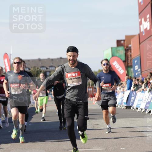 03.10.2025 - Köhlbrandbrückenlauf Jannik Wohlers http://msf.ph/oto/9110819 03.10.2025 13:00:30 Ziel 4016, 4163, 4172, 4275, 4299, 4622, 4850, 5664, 6373, 6490, 6707, 6714 meine-sportfotos.de