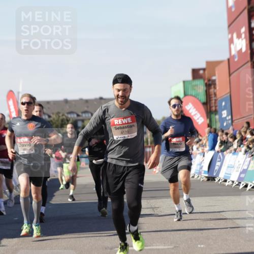 03.10.2025 - Köhlbrandbrückenlauf Jannik Wohlers http://msf.ph/oto/9110826 03.10.2025 13:00:30 Ziel 4016, 4163, 4172, 4275, 4299, 4622, 4850, 5664, 6373, 6490, 6707, 6714 meine-sportfotos.de