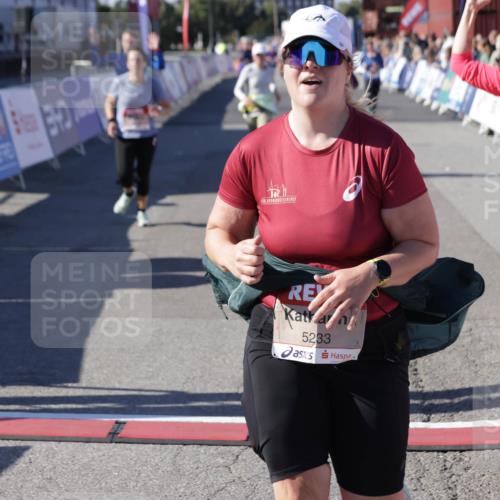03.10.2025 - Köhlbrandbrückenlauf Jannik Wohlers http://msf.ph/oto/9110838 03.10.2025 13:30:23 Ziel 4823, 4927, 5017, 5060, 5079, 5157, 5174, 5233, 6078, 6219 meine-sportfotos.de