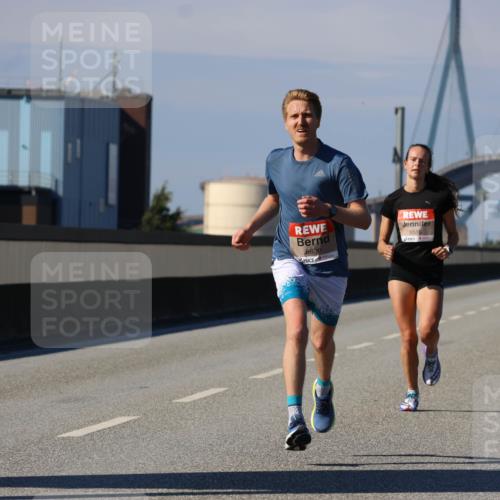 03.10.2025 - Köhlbrandbrückenlauf Strokosch-Dieckow http://msf.ph/oto/9110845 03.10.2025 12:36:13 Position 3 6638, 6516 meine-sportfotos.de