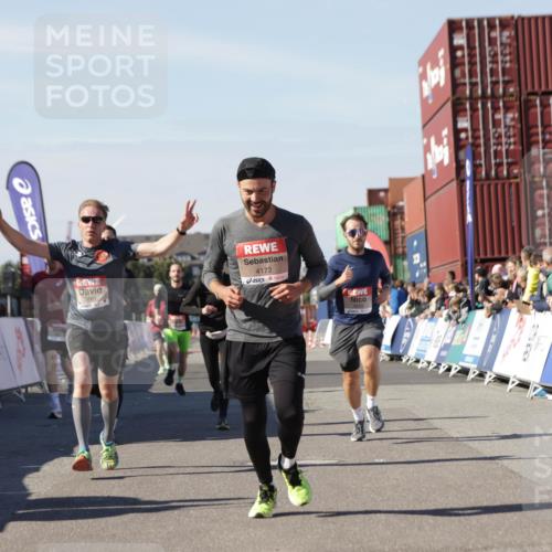 03.10.2025 - Köhlbrandbrückenlauf Jannik Wohlers http://msf.ph/oto/9110914 03.10.2025 13:00:31 Ziel 4016, 4163, 4172, 4275, 4299, 4622, 4850, 5664, 6373, 6490, 6707, 6714 meine-sportfotos.de