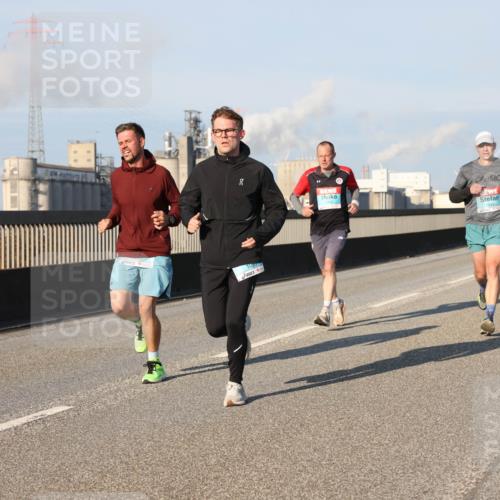 03.10.2025 - Köhlbrandbrückenlauf Lena Gebhardt http://msf.ph/oto/9110927 03.10.2025 09:41:43 Position 2 10 meine-sportfotos.de