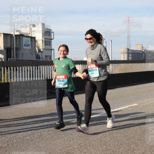 03.10.2025 - Köhlbrandbrückenlauf Lena Gebhardt http://msf.ph/oto/9110933 03.10.2025 10:15:17 Position 2 2898, 2899 meine-sportfotos.de