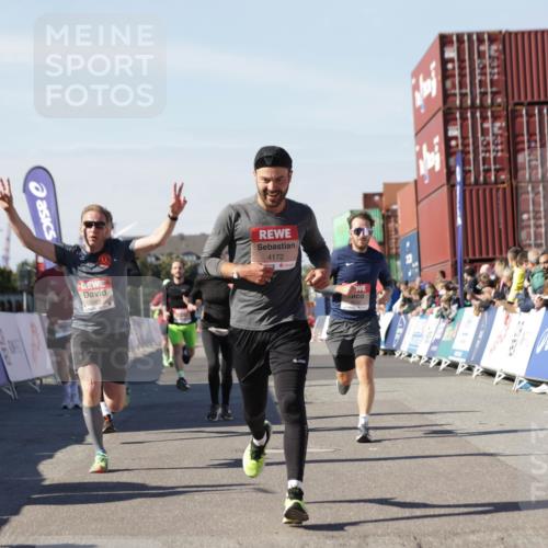 03.10.2025 - Köhlbrandbrückenlauf Jannik Wohlers http://msf.ph/oto/9110935 03.10.2025 13:00:31 Ziel 4016, 4163, 4172, 4275, 4299, 4622, 4850, 5664, 6373, 6490, 6707, 6714 meine-sportfotos.de