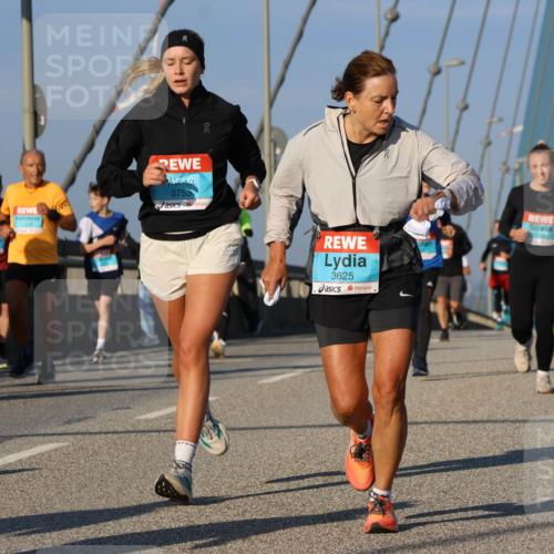 03.10.2025 - Köhlbrandbrückenlauf Strokosch-Dieckow http://msf.ph/oto/9110938 03.10.2025 09:43:14 Position 2 8, 3753, 3625 meine-sportfotos.de