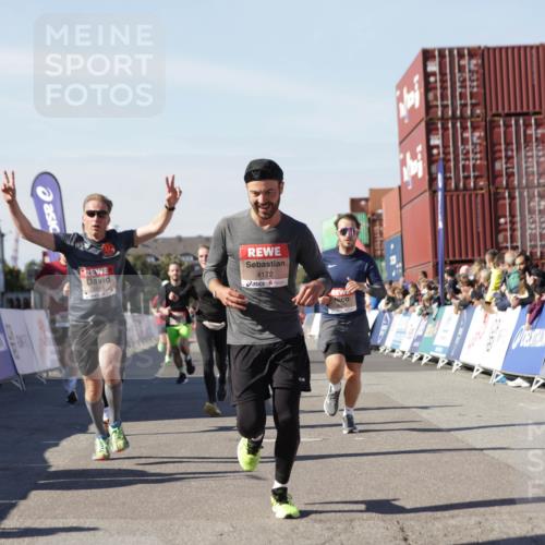03.10.2025 - Köhlbrandbrückenlauf Jannik Wohlers http://msf.ph/oto/9110958 03.10.2025 13:00:31 Ziel 4016, 4163, 4172, 4275, 4299, 4622, 4850, 5664, 6373, 6490, 6707, 6714 meine-sportfotos.de
