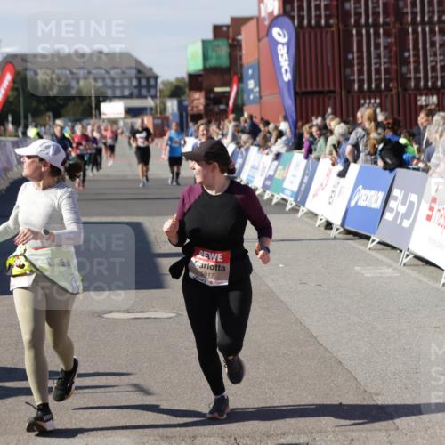 03.10.2025 - Köhlbrandbrückenlauf Jannik Wohlers http://msf.ph/oto/9110962 03.10.2025 13:30:26 Ziel 4823, 4927, 5017, 5060, 5157, 5174, 5233, 5346, 6078, 6219 meine-sportfotos.de