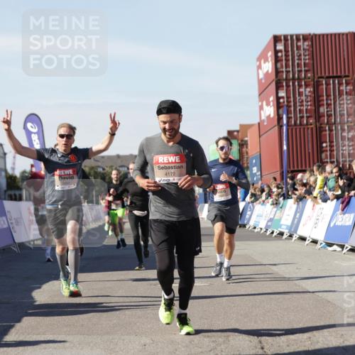 03.10.2025 - Köhlbrandbrückenlauf Jannik Wohlers http://msf.ph/oto/9110965 03.10.2025 13:00:31 Ziel 4016, 4163, 4172, 4275, 4299, 4622, 4850, 5664, 6373, 6490, 6707, 6714 meine-sportfotos.de