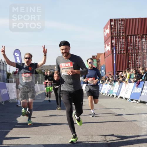 03.10.2025 - Köhlbrandbrückenlauf Jannik Wohlers http://msf.ph/oto/9110991 03.10.2025 13:00:31 Ziel 4016, 4163, 4172, 4275, 4299, 4622, 4850, 5664, 6373, 6490, 6707, 6714 meine-sportfotos.de