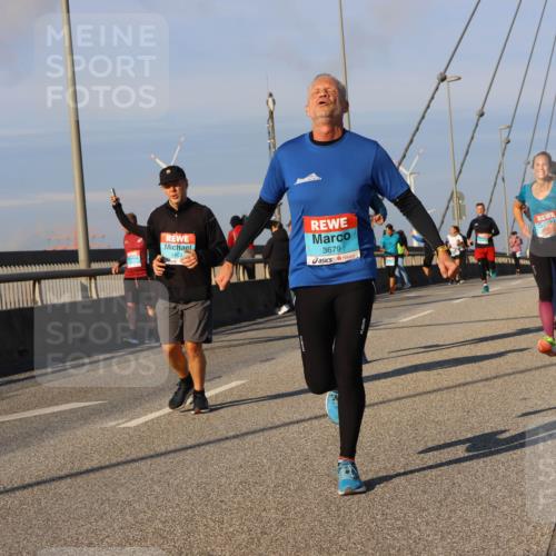 03.10.2025 - Köhlbrandbrückenlauf Strokosch-Dieckow http://msf.ph/oto/9110997 03.10.2025 09:43:24 Position 2 1403, 3679 meine-sportfotos.de