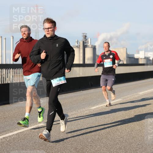 03.10.2025 - Köhlbrandbrückenlauf Lena Gebhardt http://msf.ph/oto/9111000 03.10.2025 09:41:44 Position 2 1095, 00, 1490 meine-sportfotos.de