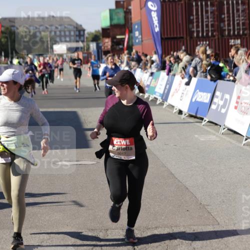 03.10.2025 - Köhlbrandbrückenlauf Jannik Wohlers http://msf.ph/oto/9111001 03.10.2025 13:30:26 Ziel 4823, 4927, 5017, 5060, 5157, 5174, 5233, 5346, 6078, 6219 meine-sportfotos.de