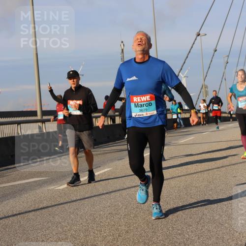 03.10.2025 - Köhlbrandbrückenlauf Strokosch-Dieckow http://msf.ph/oto/9111002 03.10.2025 09:43:24 Position 2 3679, 100 meine-sportfotos.de