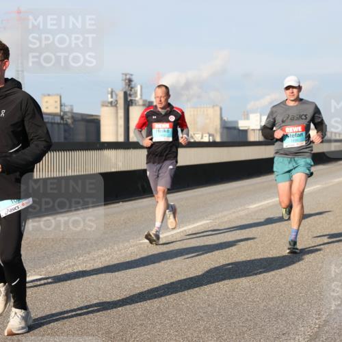 03.10.2025 - Köhlbrandbrückenlauf Lena Gebhardt http://msf.ph/oto/9111016 03.10.2025 09:41:44 Position 2 10, 1490 meine-sportfotos.de