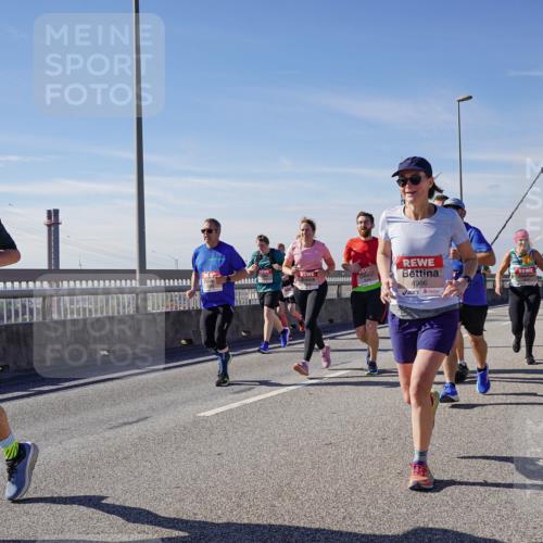 03.10.2025 - Köhlbrandbrückenlauf Michael Burmester http://msf.ph/oto/9111027 03.10.2025 12:53:15 Position 2 75, 4996 meine-sportfotos.de