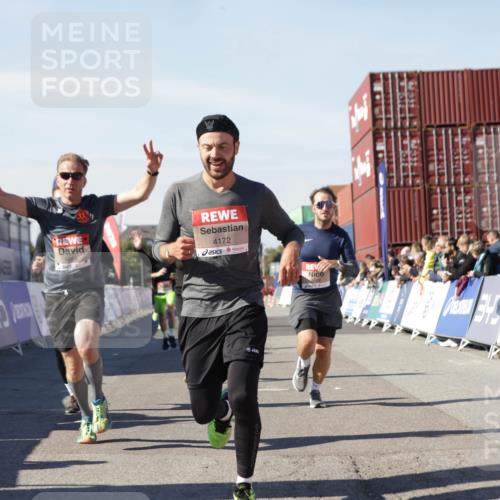 03.10.2025 - Köhlbrandbrückenlauf Jannik Wohlers http://msf.ph/oto/9111045 03.10.2025 13:00:32 Ziel 4016, 4163, 4172, 4275, 4299, 4622, 4850, 5664, 6373, 6490, 6707, 6714 meine-sportfotos.de