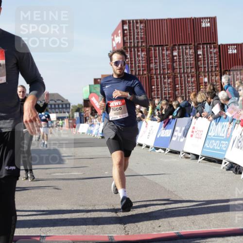 03.10.2025 - Köhlbrandbrückenlauf Jannik Wohlers http://msf.ph/oto/9111074 03.10.2025 13:00:33 Ziel 4016, 4163, 4172, 4228, 4275, 4299, 4622, 4850, 5011, 5664, 6373, 6490, 6714 meine-sportfotos.de