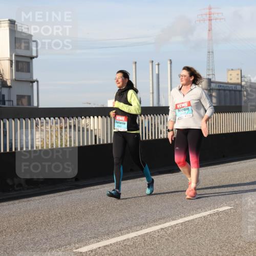 03.10.2025 - Köhlbrandbrückenlauf Lena Gebhardt http://msf.ph/oto/9111075 03.10.2025 10:15:21 Position 2 2547, 2199 meine-sportfotos.de
