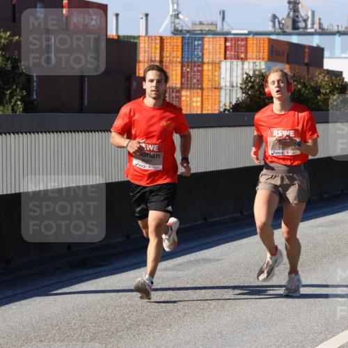 03.10.2025 - Köhlbrandbrückenlauf Strokosch-Dieckow http://msf.ph/oto/9111082 03.10.2025 12:38:16 Position 3 5687, 5600, 1 meine-sportfotos.de
