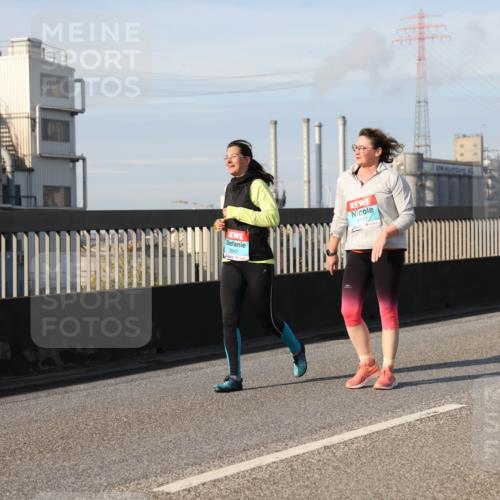 03.10.2025 - Köhlbrandbrückenlauf Lena Gebhardt http://msf.ph/oto/9111084 03.10.2025 10:15:21 Position 2 2547 meine-sportfotos.de