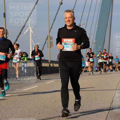 03.10.2025 - Köhlbrandbrückenlauf Strokosch-Dieckow http://msf.ph/oto/9111085 03.10.2025 09:43:29 Position 2 08, 3188, 1397 meine-sportfotos.de