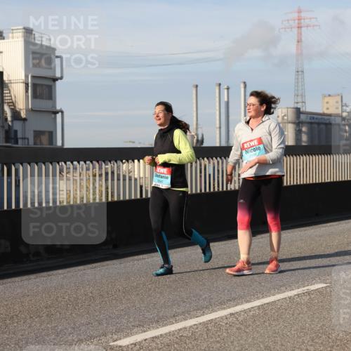 03.10.2025 - Köhlbrandbrückenlauf Lena Gebhardt http://msf.ph/oto/9111096 03.10.2025 10:15:21 Position 2 2547, 2199 meine-sportfotos.de