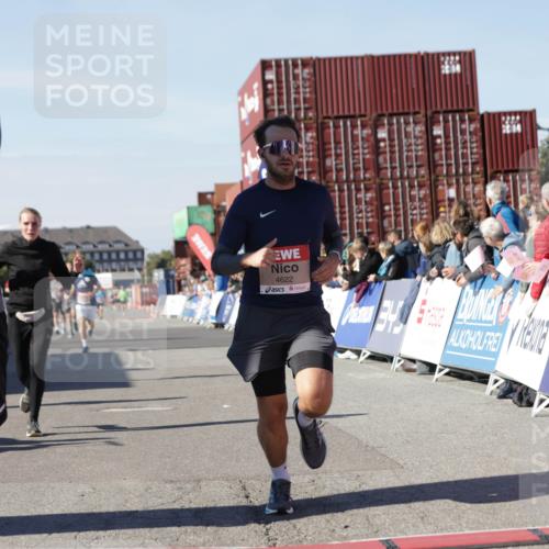 03.10.2025 - Köhlbrandbrückenlauf Jannik Wohlers http://msf.ph/oto/9111099 03.10.2025 13:00:33 Ziel 4016, 4163, 4172, 4228, 4275, 4299, 4622, 4850, 5011, 5664, 6373, 6490, 6714 meine-sportfotos.de