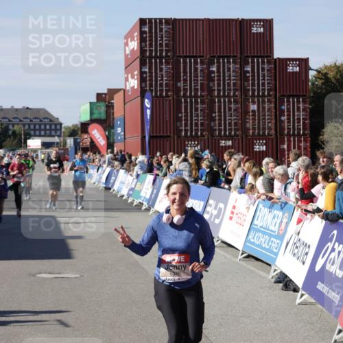 03.10.2025 - Köhlbrandbrückenlauf Jannik Wohlers http://msf.ph/oto/9111110 03.10.2025 13:30:32 Ziel 4927, 5017, 5060, 5157, 5346, 6078 meine-sportfotos.de