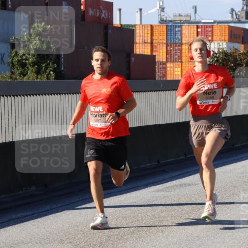 03.10.2025 - Köhlbrandbrückenlauf Strokosch-Dieckow http://msf.ph/oto/9111112 03.10.2025 12:38:17 Position 3 5687, 5688 meine-sportfotos.de