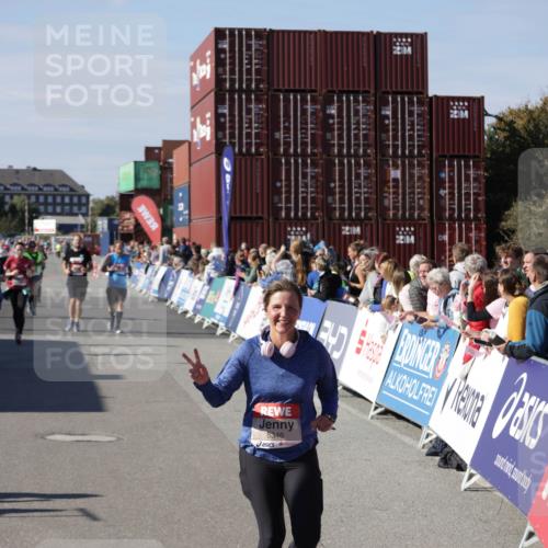 03.10.2025 - Köhlbrandbrückenlauf Jannik Wohlers http://msf.ph/oto/9111116 03.10.2025 13:30:32 Ziel 4927, 5017, 5060, 5157, 5346, 6078 meine-sportfotos.de