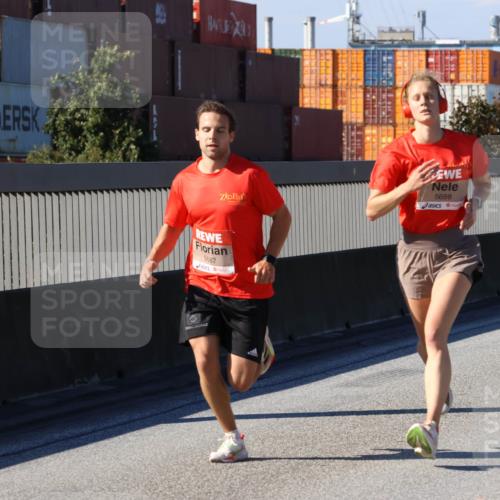 03.10.2025 - Köhlbrandbrückenlauf Strokosch-Dieckow http://msf.ph/oto/9111117 03.10.2025 12:38:17 Position 3 5688, 5687 meine-sportfotos.de