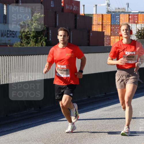 03.10.2025 - Köhlbrandbrückenlauf Strokosch-Dieckow http://msf.ph/oto/9111122 03.10.2025 12:38:17 Position 3 5687, 5688 meine-sportfotos.de
