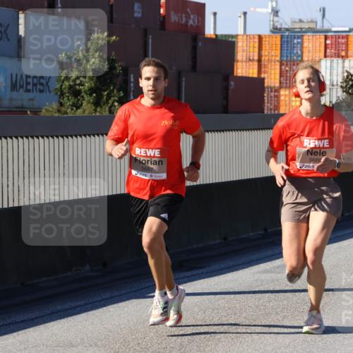 03.10.2025 - Köhlbrandbrückenlauf Strokosch-Dieckow http://msf.ph/oto/9111126 03.10.2025 12:38:17 Position 3 5688, 5687 meine-sportfotos.de