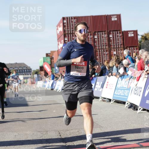 03.10.2025 - Köhlbrandbrückenlauf Jannik Wohlers http://msf.ph/oto/9111127 03.10.2025 13:00:33 Ziel 4016, 4163, 4172, 4228, 4275, 4299, 4622, 4850, 5011, 5664, 6373, 6490, 6714 meine-sportfotos.de