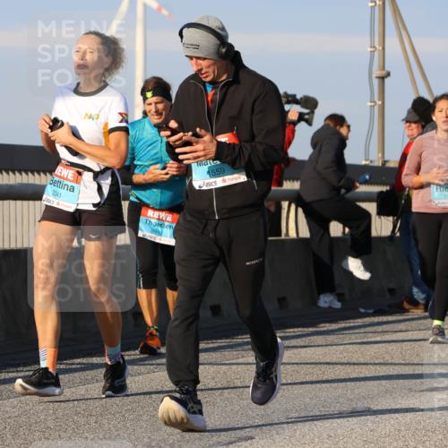 03.10.2025 - Köhlbrandbrückenlauf Strokosch-Dieckow http://msf.ph/oto/9111128 03.10.2025 09:43:34 Position 2 3341, 2013, 1559, 1189 meine-sportfotos.de
