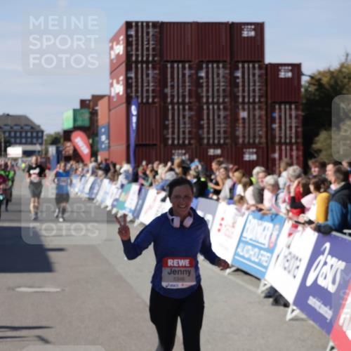 03.10.2025 - Köhlbrandbrückenlauf Jannik Wohlers http://msf.ph/oto/9111131 03.10.2025 13:30:32 Ziel 4927, 5017, 5060, 5157, 5346, 6078 meine-sportfotos.de