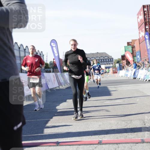 03.10.2025 - Köhlbrandbrückenlauf Jannik Wohlers http://msf.ph/oto/9111143 03.10.2025 13:00:34 Ziel 4016, 4163, 4172, 4228, 4275, 4299, 4622, 4850, 5011, 5664, 6373, 6490, 6714 meine-sportfotos.de