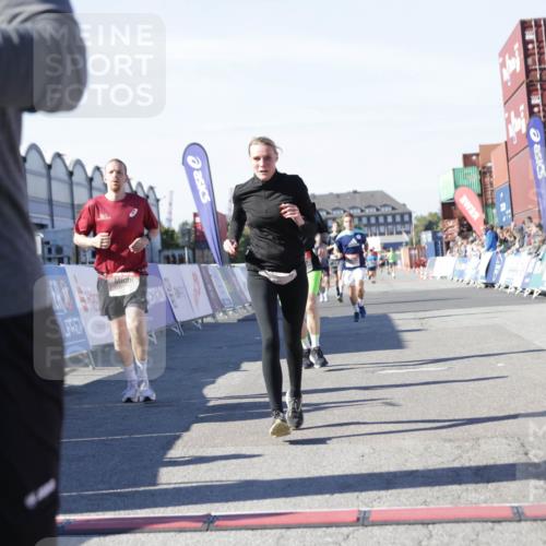 03.10.2025 - Köhlbrandbrückenlauf Jannik Wohlers http://msf.ph/oto/9111148 03.10.2025 13:00:34 Ziel 4016, 4163, 4172, 4228, 4275, 4299, 4622, 4850, 5011, 5664, 6373, 6490, 6714 meine-sportfotos.de