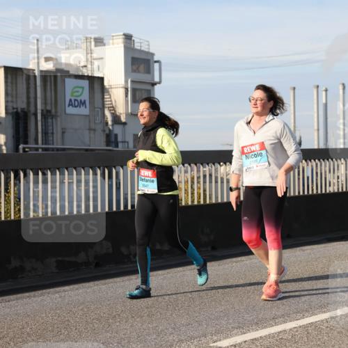 03.10.2025 - Köhlbrandbrückenlauf Lena Gebhardt http://msf.ph/oto/9111152 03.10.2025 10:15:22 Position 2 2547, 2199 meine-sportfotos.de