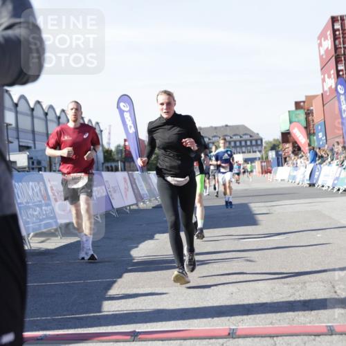 03.10.2025 - Köhlbrandbrückenlauf Jannik Wohlers http://msf.ph/oto/9111155 03.10.2025 13:00:34 Ziel 4016, 4163, 4172, 4228, 4275, 4299, 4622, 4850, 5011, 5664, 6373, 6490, 6714 meine-sportfotos.de